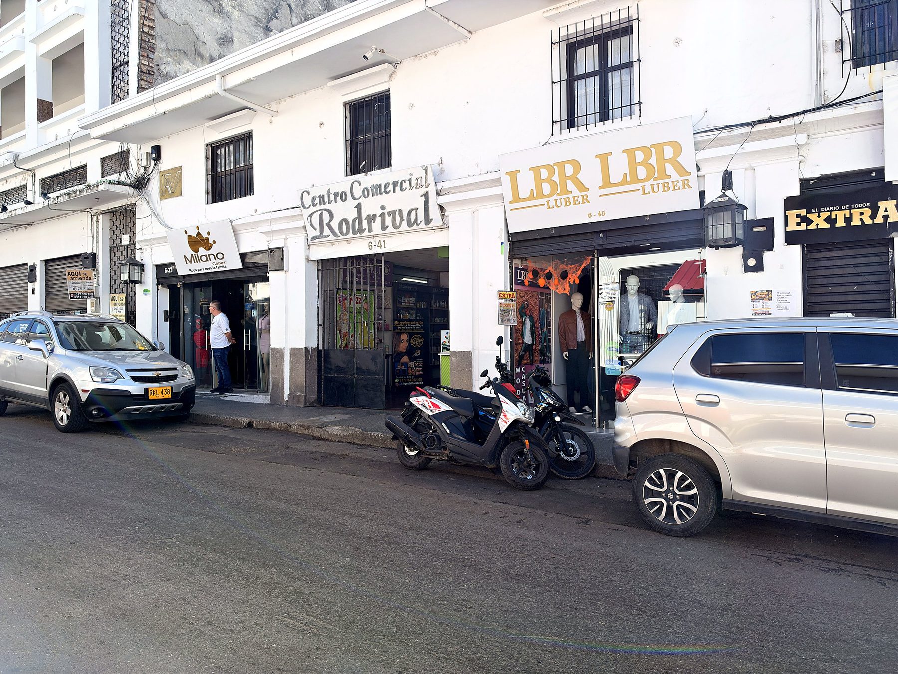 Entrada del Centro Comercial Rodrival sobre la Carrera 7
